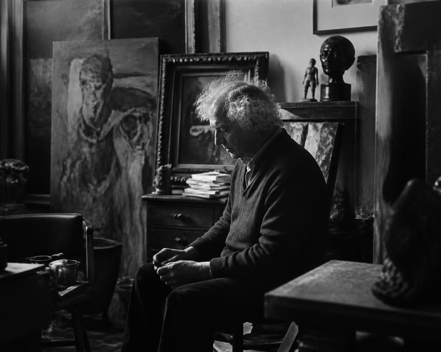 à saumur, jean-marie del moral révèle l'âme artistique de miró, alechinsky et joan mitchell à travers son objectif, capturant l'essence unique de leurs œuvres.
