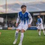 découvrez comment artur viaud, joueur du saumurois en football national 1, prend du recul afin de mieux rebondir dans sa carrière sportive.