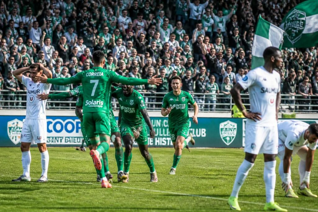 découvrez comment le stade briochin a renversé la situation lors d'une seconde mi-temps spectaculaire pour triompher face à saumur.