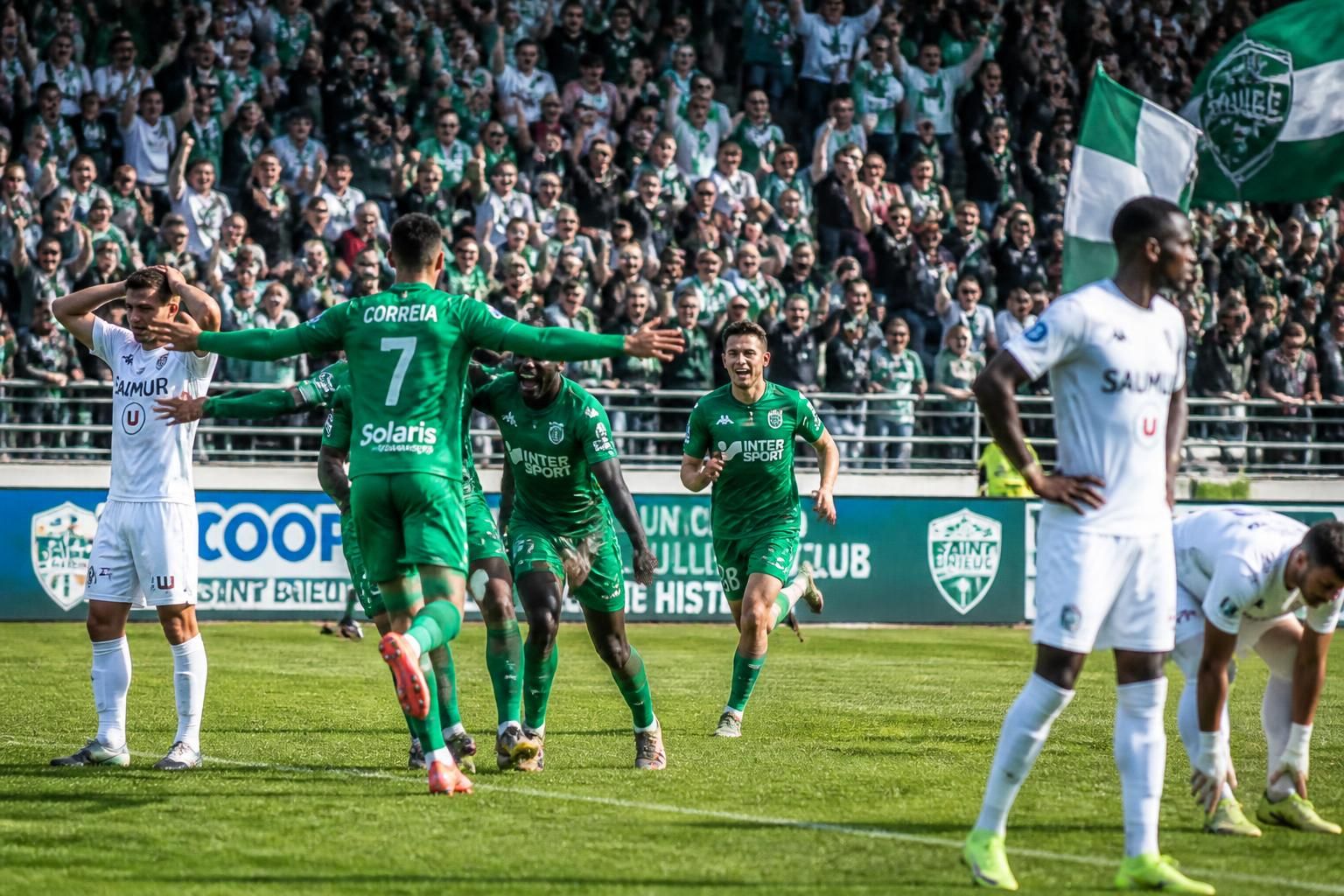 découvrez comment le stade briochin a renversé la situation lors d'une seconde mi-temps spectaculaire pour triompher face à saumur.
