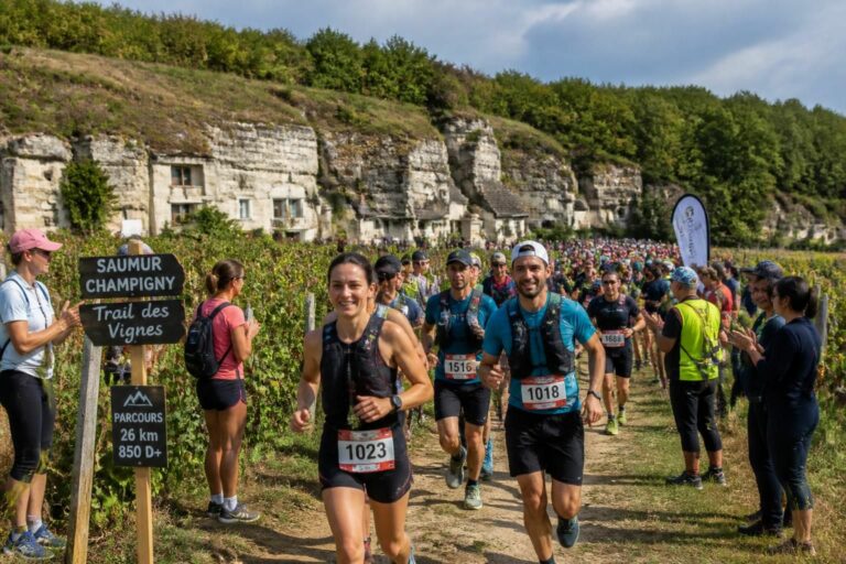 découvrez le record d'inscriptions exceptionnel pour la 24e édition du troglo-trail des foulées du saumur-champigny, un événement sportif incontournable alliant nature et défi.