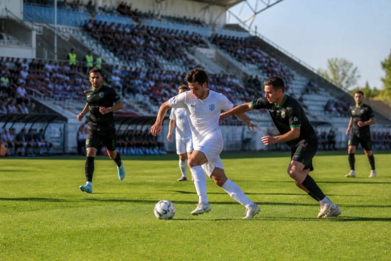 suivez en direct le match saumur vs stade briochin, 5e journée du national 1 2026/2027, le 19 septembre. ne manquez aucune action de ce duel passionnant.